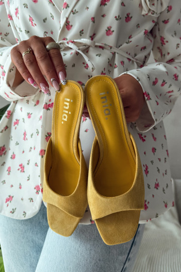Chaussons pour femmes avec un petit talon couleur jaune Revina