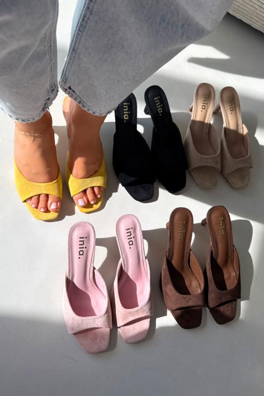 Pantoufles pour femmes Activé Smukłym Obcasie couleur jaune Revina