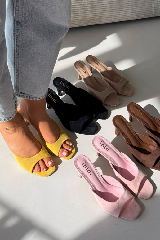 Pantoufles pour femmes Activé Smukłym Obcasie couleur jaune Revina