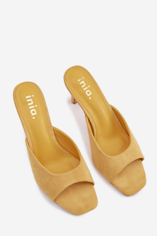 Pantoufles pour femmes Activé Smukłym Obcasie couleur jaune Revina