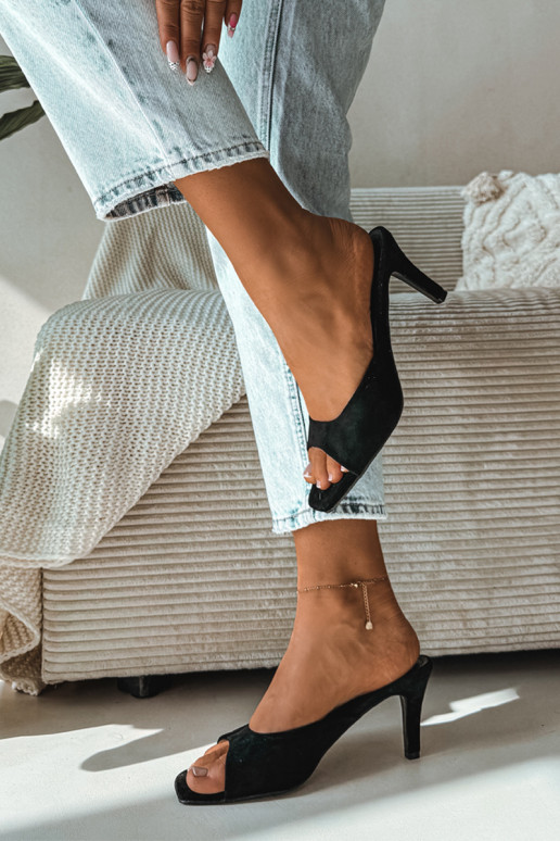 Pantoufles pour femmes Activé Smukłym Obcasie couleur noire Revina