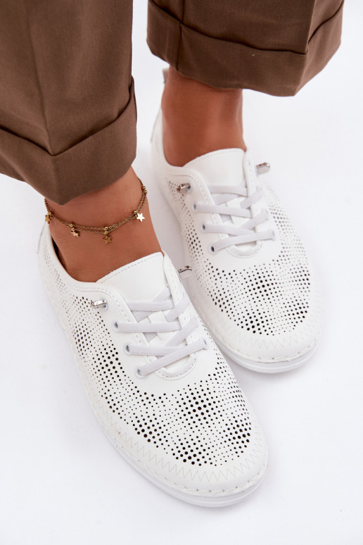 Peau avec des éléments ajourés chaussures Féminin S.Barski LR61-7083 couleur blanche