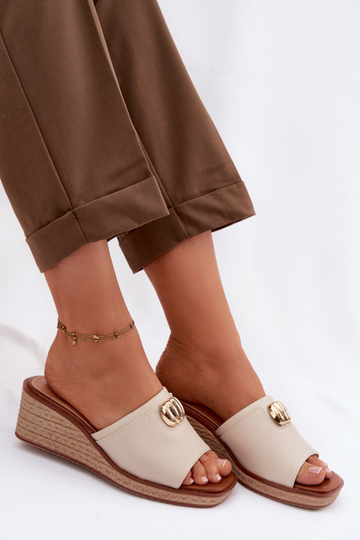 Pantoufles pour femmes avec une plateformeImitacją Plecionki Sergio Leone KL325 beige