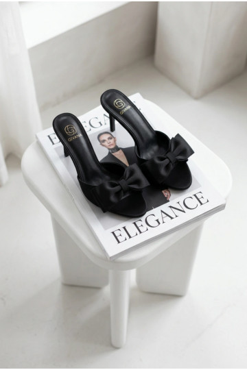 Pantoufles pour femmes avec des talons fins avec des rubans couleur noire Jelessa