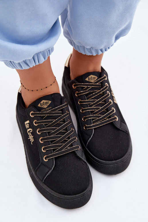 Chaussures de loisirs avec une plateforme Lee Cooper LCDANS-26-44-4476 couleur noire