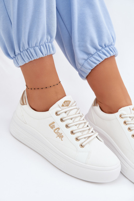 Chaussures de loisirs avec une plateforme Lee Cooper LCDANS-26-44-4478 couleur blanche