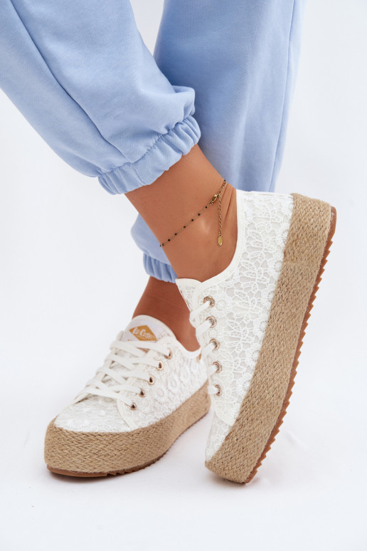avec des motifs de dentelle chaussures décontractées espadrilles avec une plateforme Lee Cooper LCDANS-26-31-4326 couleur blanch