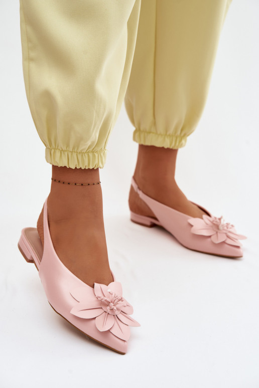 Sandales pour femmes avec des talons largesDekoracyjnym Une fleur couleur rose Telivette