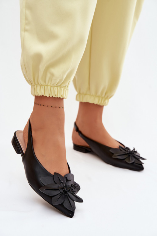 Sandales pour femmes avec des talons largesDekoracyjnym Une fleur couleur noire Telivette