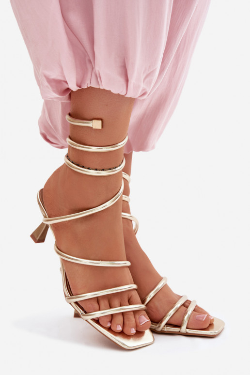 Sandales pour femmes avec des talons avec des bandes couleur dorée Samara