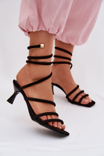 Sandales pour femmes avec des talons avec des bandes couleur noire Samara