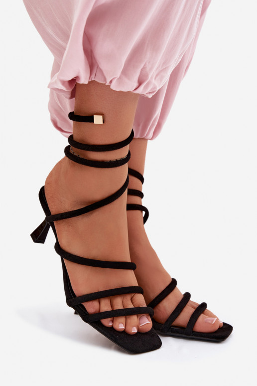 Sandales pour femmes avec des talons avec des bandes couleur noire Samara