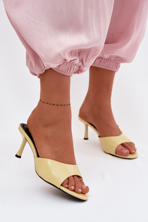 avec effet vernis ChaussonsImitacji Skóry avec des talons fins couleur jaune Melissea