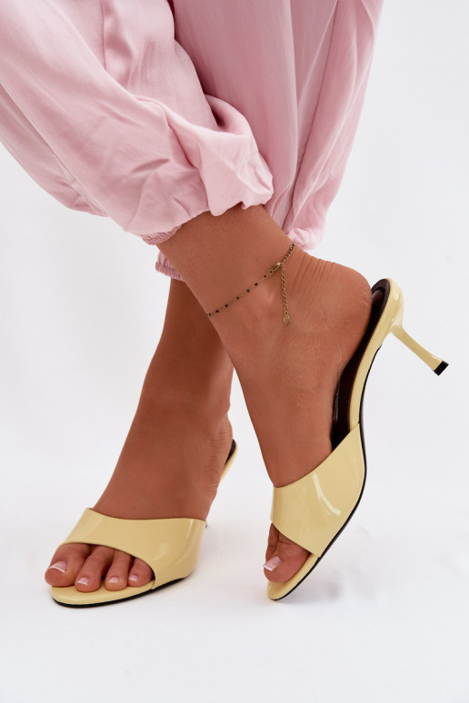 avec effet vernis ChaussonsImitacji Skóry avec des talons fins couleur jaune Melissea