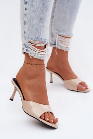 Mules en simili cuir laquées avec talons fins couleur sable Melissea