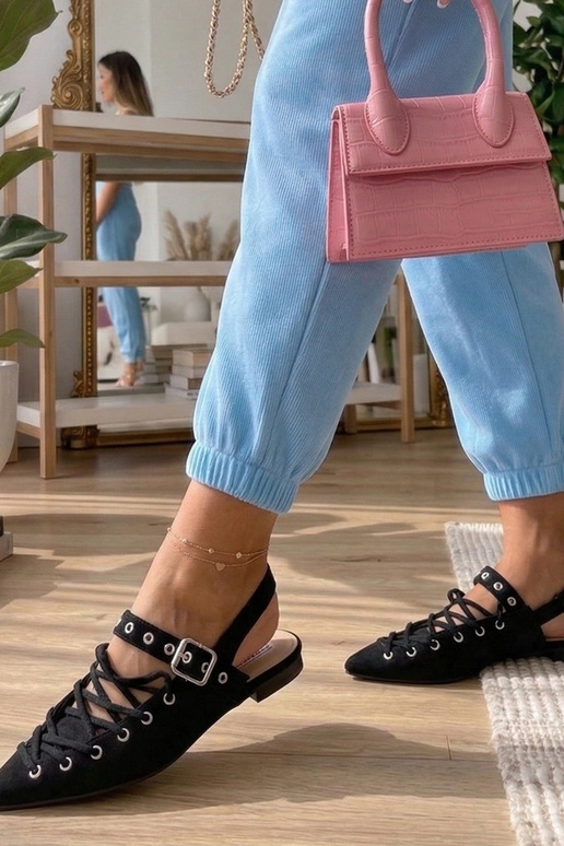 Ballerines noires à talon ouvert...