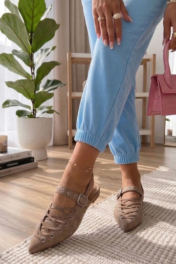 Ballerines couleur caramel à talon ouvert ornées de lacets Seraphina 2