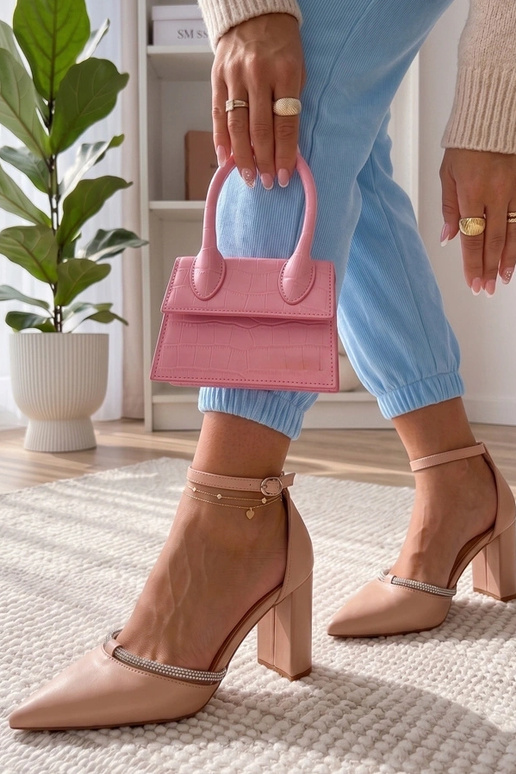 Chaussures couleur sable avec zircons...