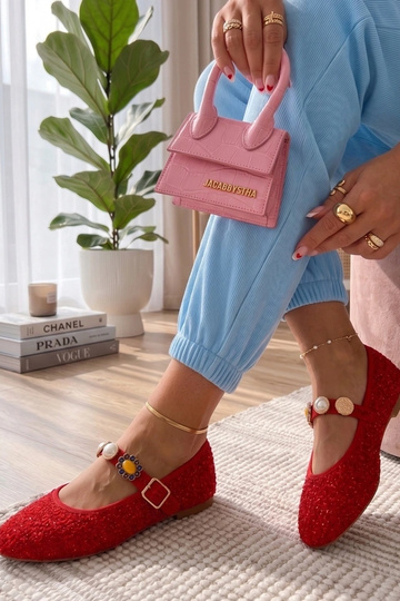 Ballerines rouges avec une...