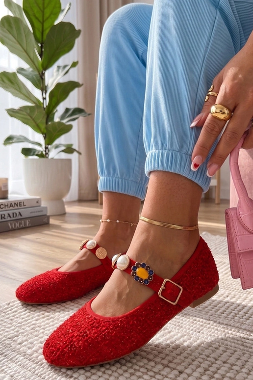 Ballerines rouges avec une sangle...