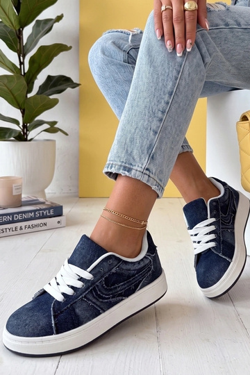 Baskets bleu marine à... 2