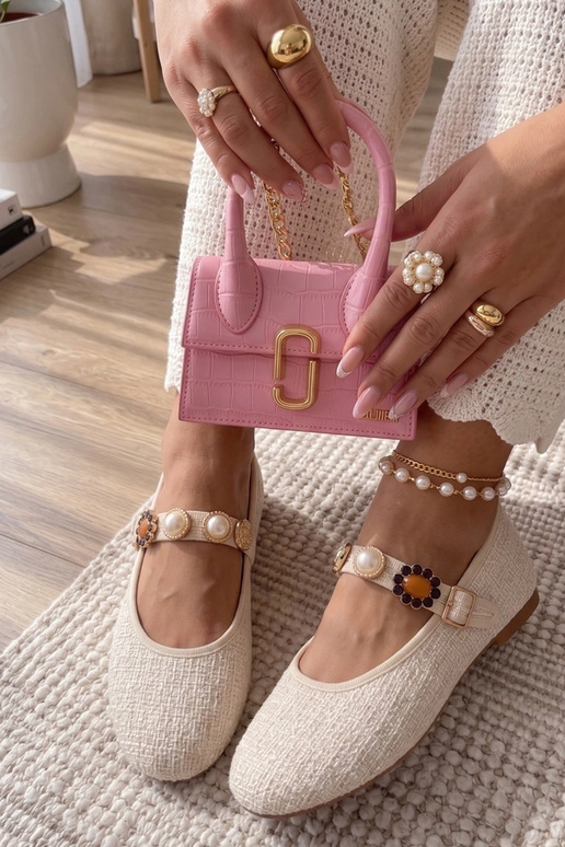 Ballerines couleur sable avec une...