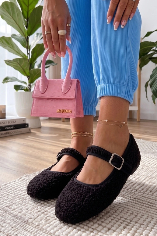 Ballerines noires fourrées avec...