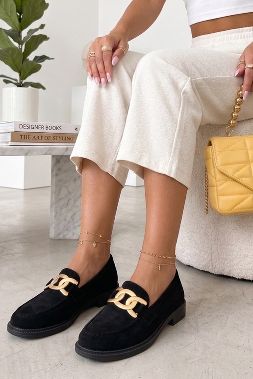 Mocassins noirs avec boucle...