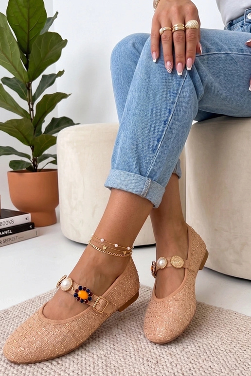 Ballerines couleur sable avec une...