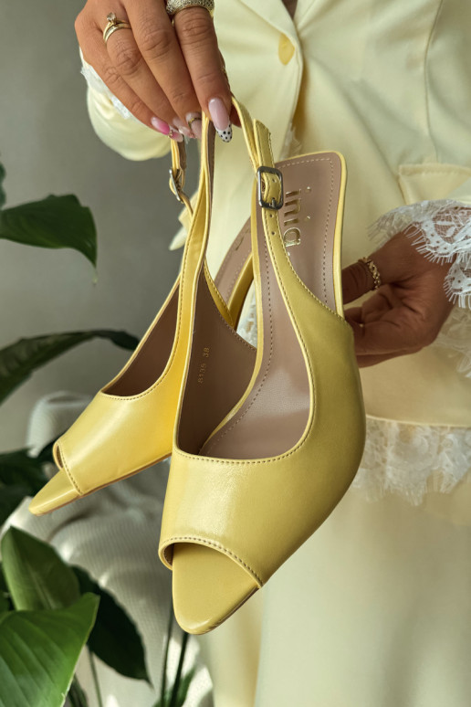 Sandales pour femmes avec des talons fins couleur jaune Sevina