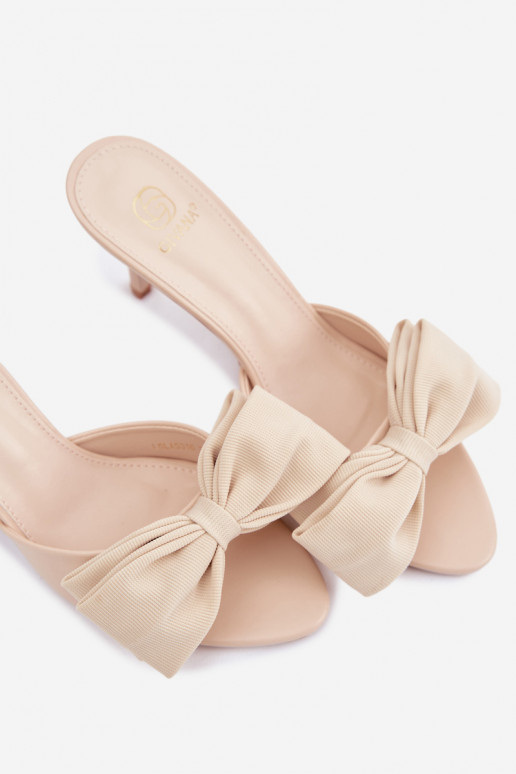Mules pour femmes avec fins talons et nœuds couleur sable Jelessa