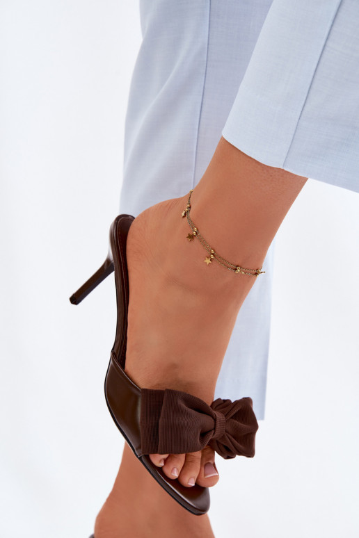 Mules pour femmes avec fins talons et nœuds couleur chocolat Jelessa