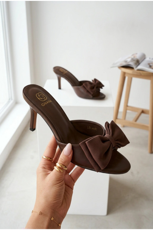 Mules pour femmes avec fins talons et nœuds couleur chocolat Jelessa