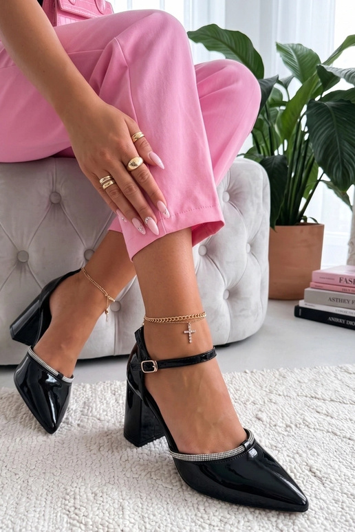 Mocassins noirs en vernis avec des zirconiums Victoria