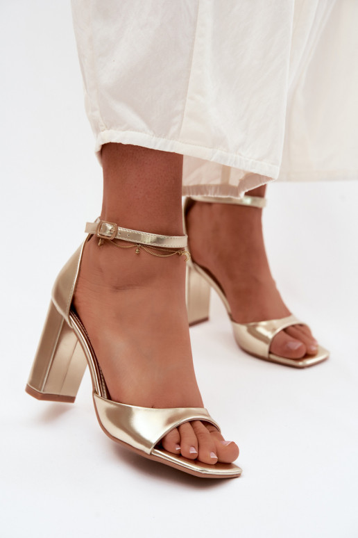 Sandales à talons hauts dorées pour femmes en cuir verni Melvra