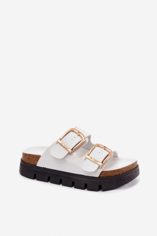Chaussons blancs vernis pour femmes avec plateforme et boucles dorées Lee Cooper LCIN-26-35-4460L