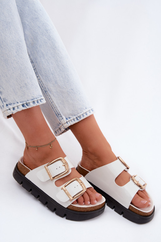 Chaussons blancs vernis pour femmes avec plateforme et boucles dorées Lee Cooper LCIN-26-35-4460L