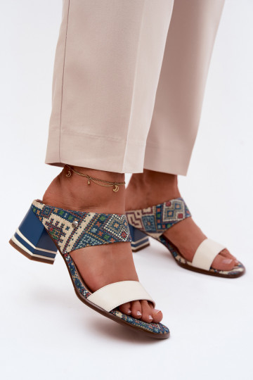 Chaussons en cuir pour femmes couleur sable et bleue à motif avec talons Tai turiciejka K7522-04