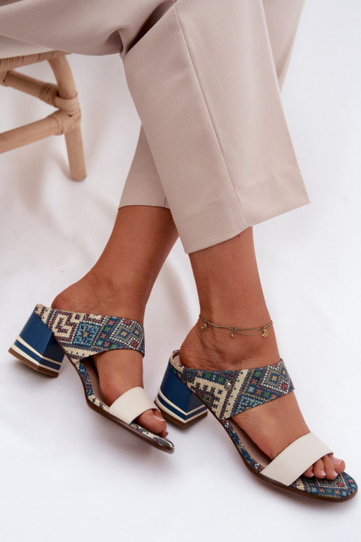 Chaussons en cuir pour femmes couleur sable et bleue à motif avec talons Tai turiciejka K7522-04