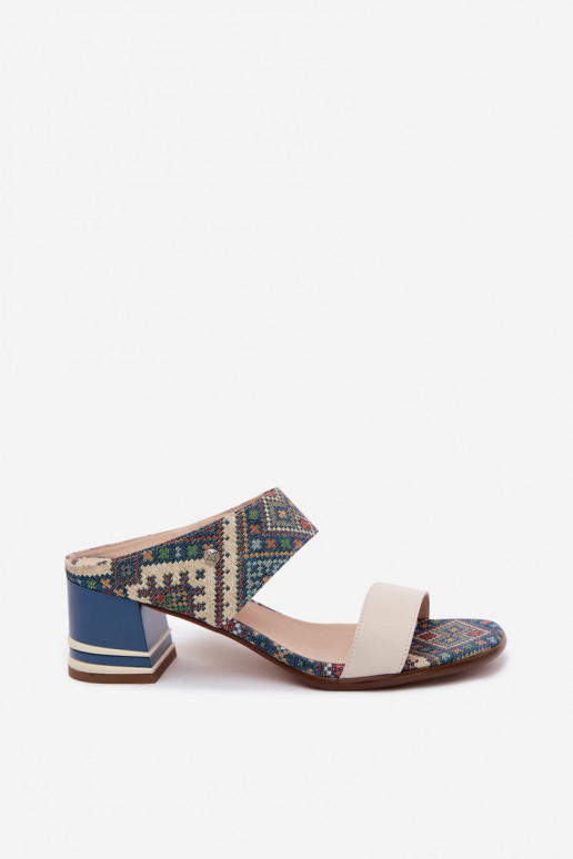 Chaussons en cuir pour femmes couleur sable et bleue à motif avec talons Tai turiciejka K7522-04