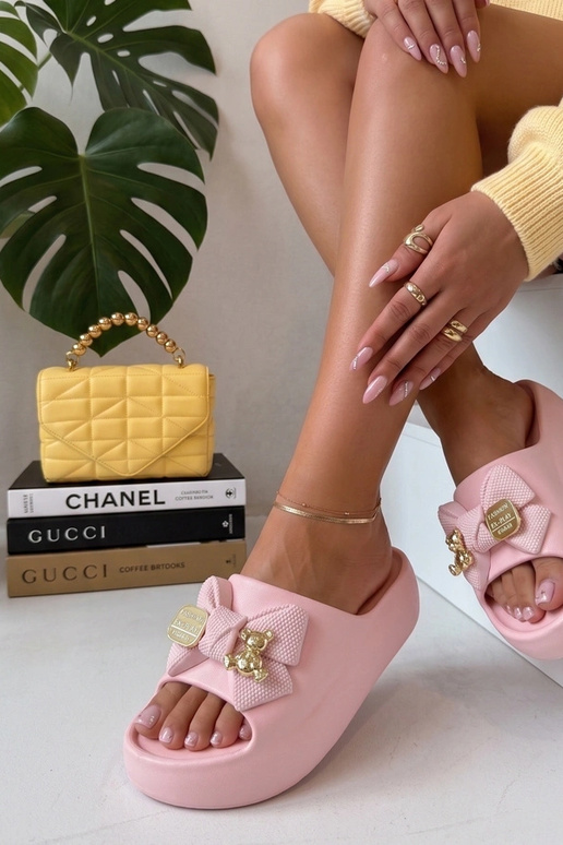 Chaussons à plateforme roses avec...
