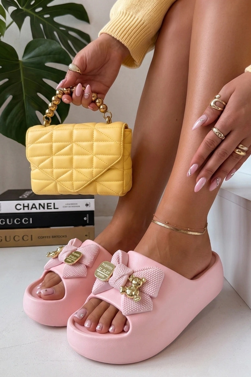 Chaussons à plateforme roses avec...