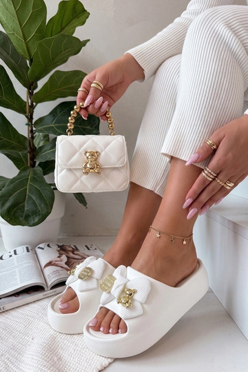 Chaussons à plateforme... 2