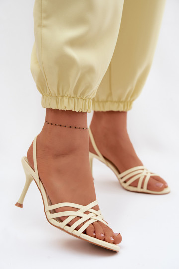 Sandales pour femmes avec des talons fins avec des bandes couleur jaune Velivelle 2