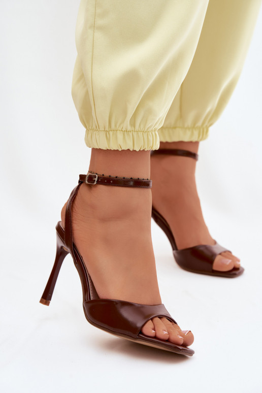 Sandales pour femmes avec des talons finsImitacji Skóry marron Olissey
