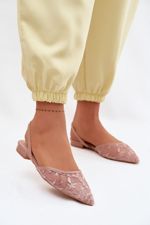 grille des sandales avec de la dentelle avec des talons larges couleur rose Selissey