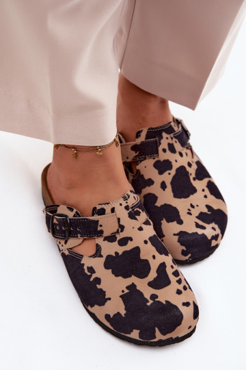 Mules en cuir daim avec boucles Zazoo 1905, couleurs sable et noir