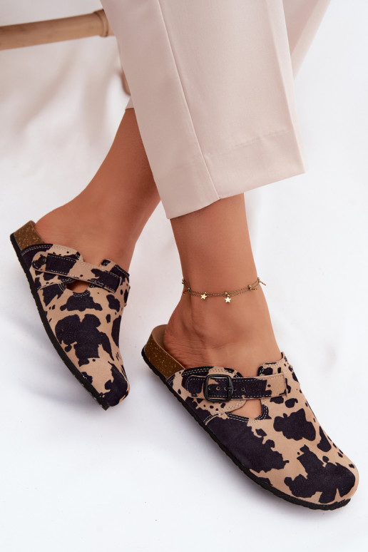 Mules en cuir daim avec boucles Zazoo 1905, couleurs sable et noir