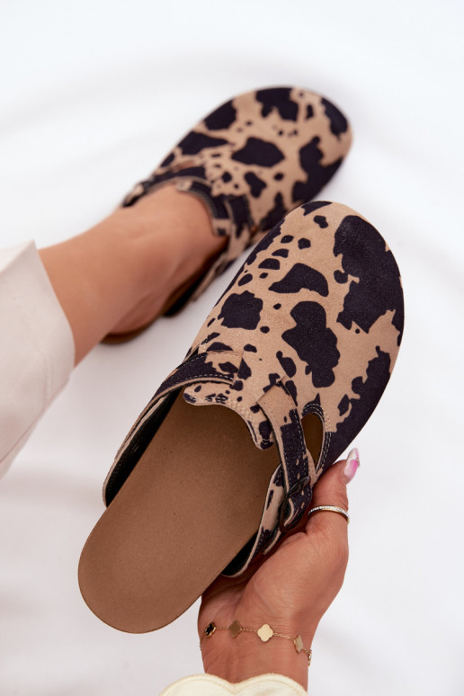 Mules en cuir daim avec boucles Zazoo 1905, couleurs sable et noir