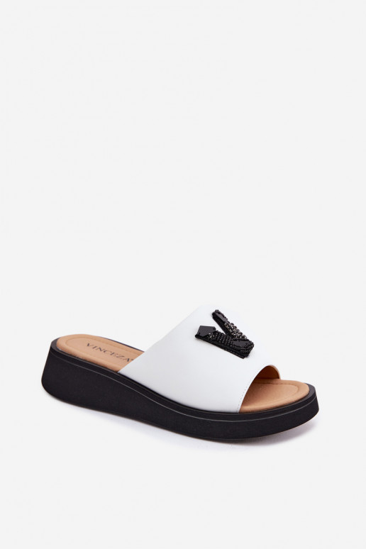 Chaussons en cuir pour femmes avec tige en V sur plateforme Vinceza 66950, couleur blanche